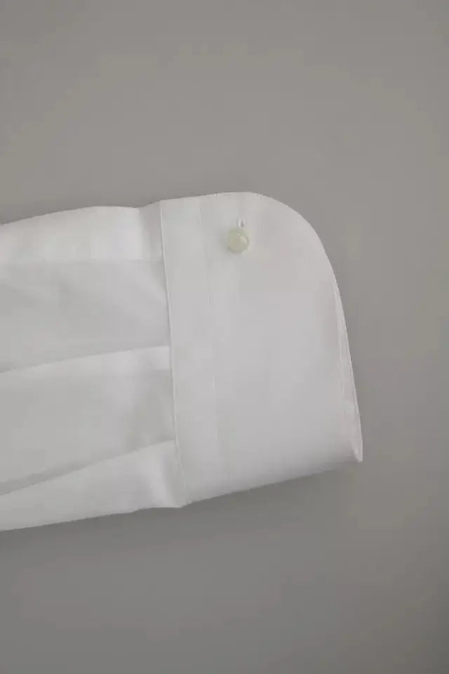 Bouton rond clair sur le poignet de chemise blanche en coton formelle dolce & gabbana tuxedo dress gold