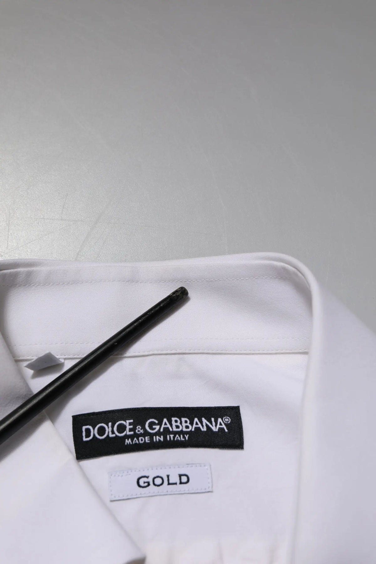Chemise habillée blanche dolce gabbana en popeline de coton avec étiquette noire gold made in italy