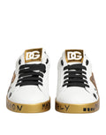 Baskets dolce & gabbana portofino blanches avec accents dorés lacets noirs et lettrage graffiti sur les semelles