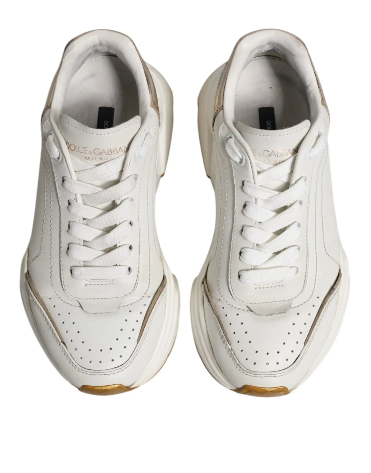 Baskets basses dolce & gabbana white gold daymaster en cuir blanc avec détails dorés et perforations