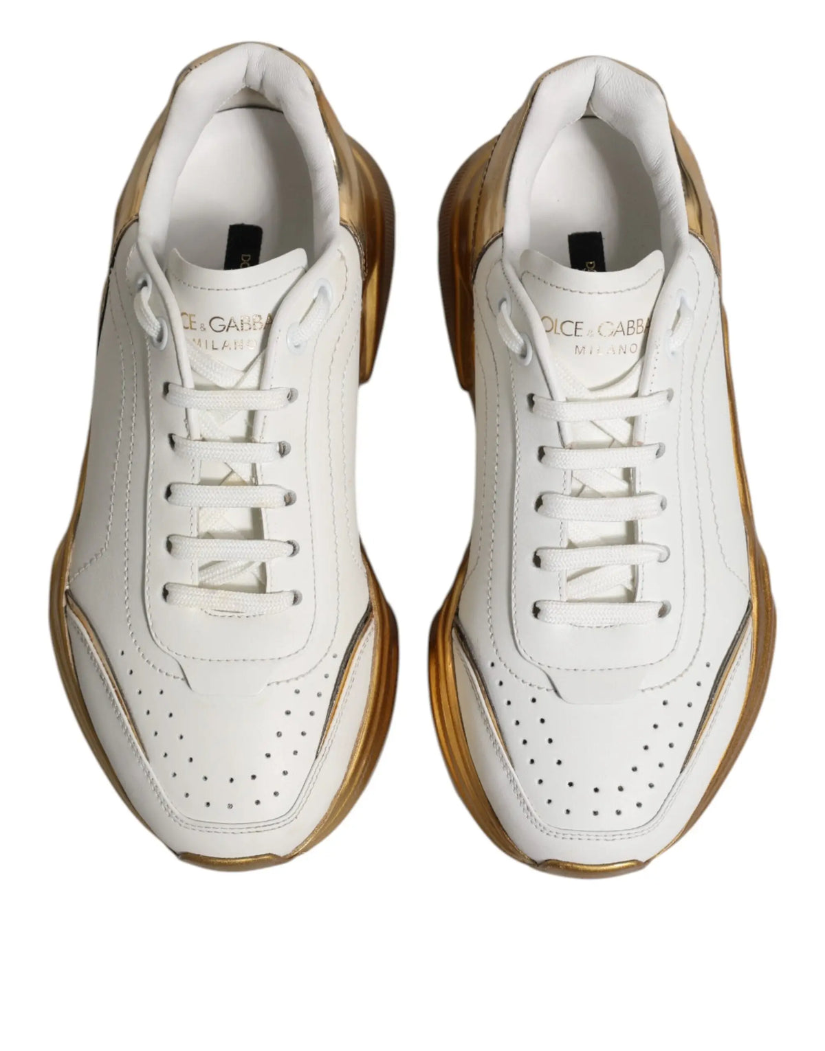 Dolce & gabbana sneakers basses daymaster en cuir blanc avec accents dorés et semelle épaisse