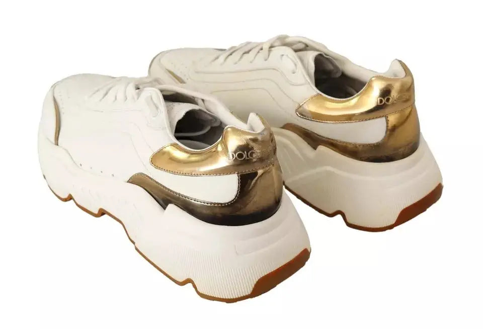 Dolce & gabbana daymaster sneakers blanches et dorées en cuir avec semelles épaisses sportives