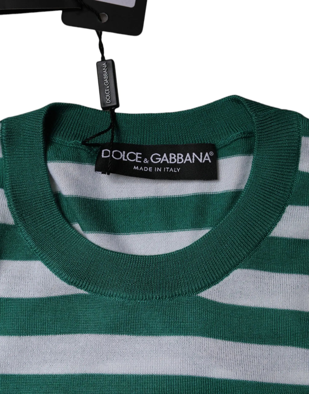 Pull en maille dolce gabbana blanc à rayures vertes avec col rond côtelé et étiquette made in italy