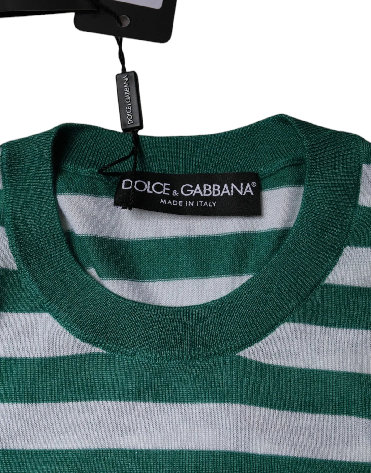 Pull en maille dolce gabbana blanc à rayures vertes avec col rond côtelé et étiquette made in italy