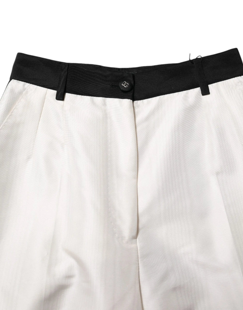 Pantalon droit blanc dolce gabbana à taille haute avec plis, ceinture noire et fermeture par bouton