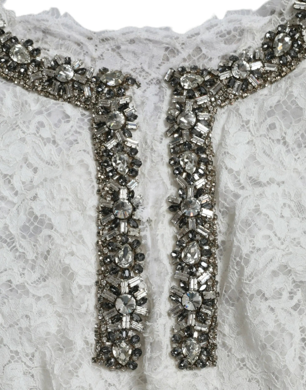 Robe droite en dentelle blanche dolce & gabbana avec décolleté en v orné de cristaux argentés et transparents