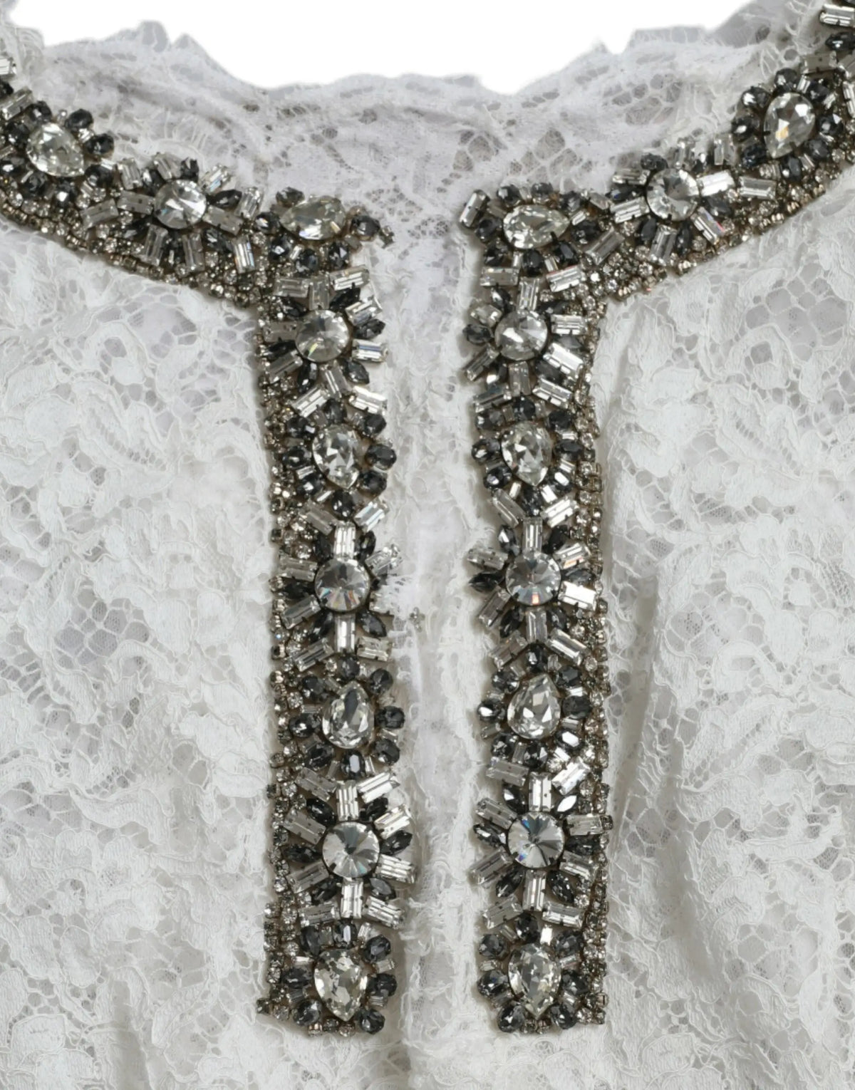 Robe droite en dentelle blanche dolce & gabbana avec décolleté en v orné de cristaux argentés et transparents