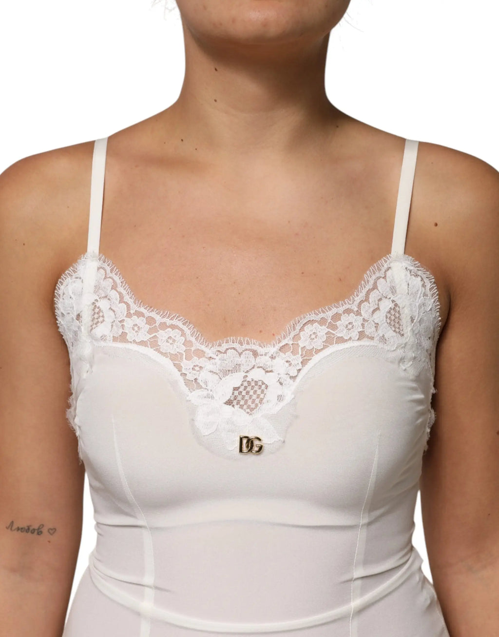 Robe de nuit en soie blanche dolce & gabbana avec corsage en dentelle floral et logo doré dg