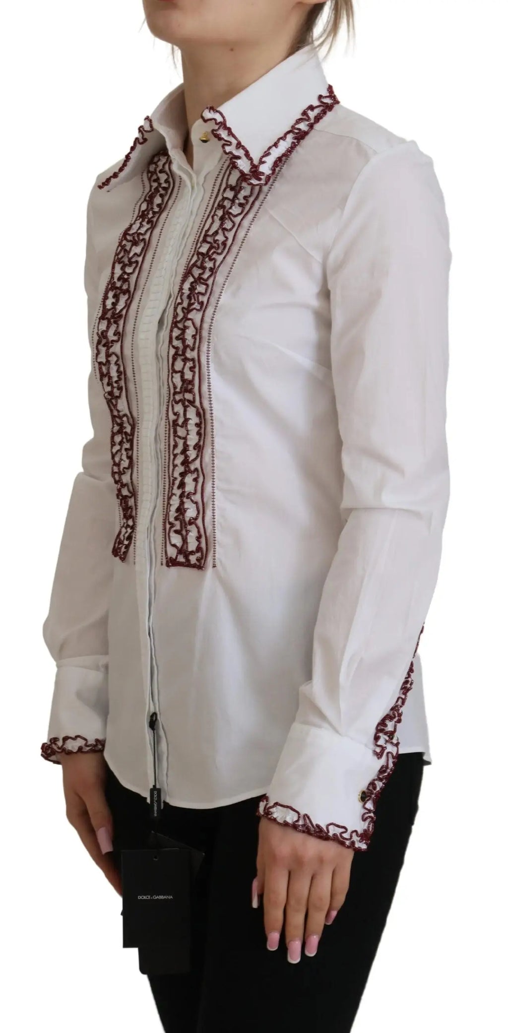 Blouse blanche manches longues dolce gabbana en dentelle avec col à volants et broderies bordeaux détaillées