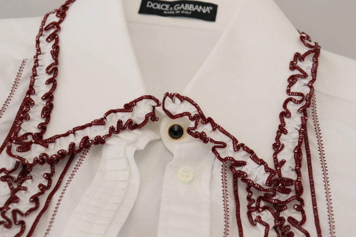 Blouse blanche dolce & gabbana en dentelle avec col à volants, broderie bordeaux et boutons noirs et dorés