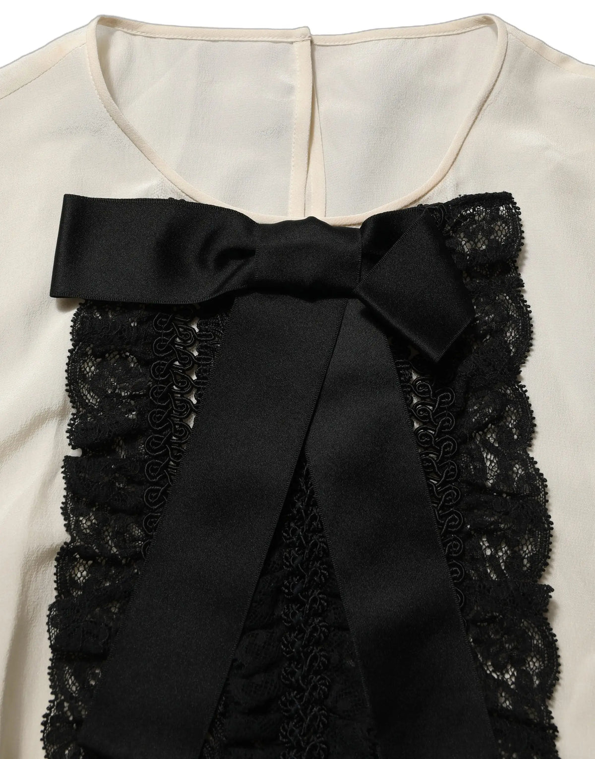 Vue arrière d un chemisier dolce & gabbana en crêpe crème avec bow noir en satin et dentelle blanche raffinée
