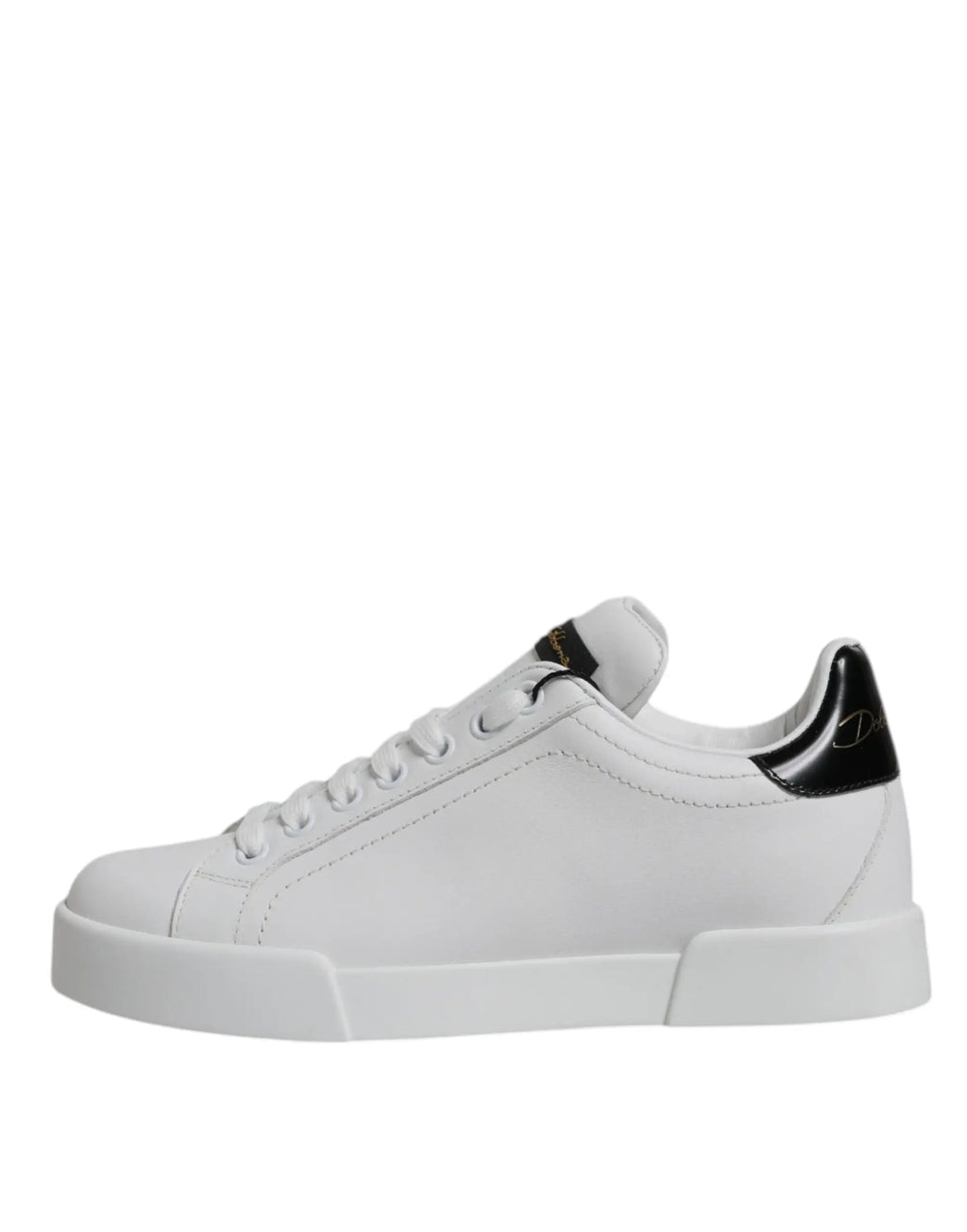 Baskets basses classiques dolce & gabbana en cuir blanc avec accents en cuir verni noir au talon et à la languette