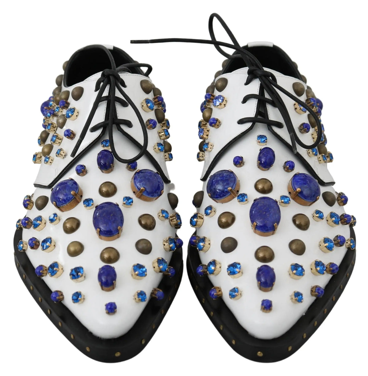 Dolce & gabbana chaussures brogues en cuir blanc ornées de cristaux bleus, dorés et de clous métalliques