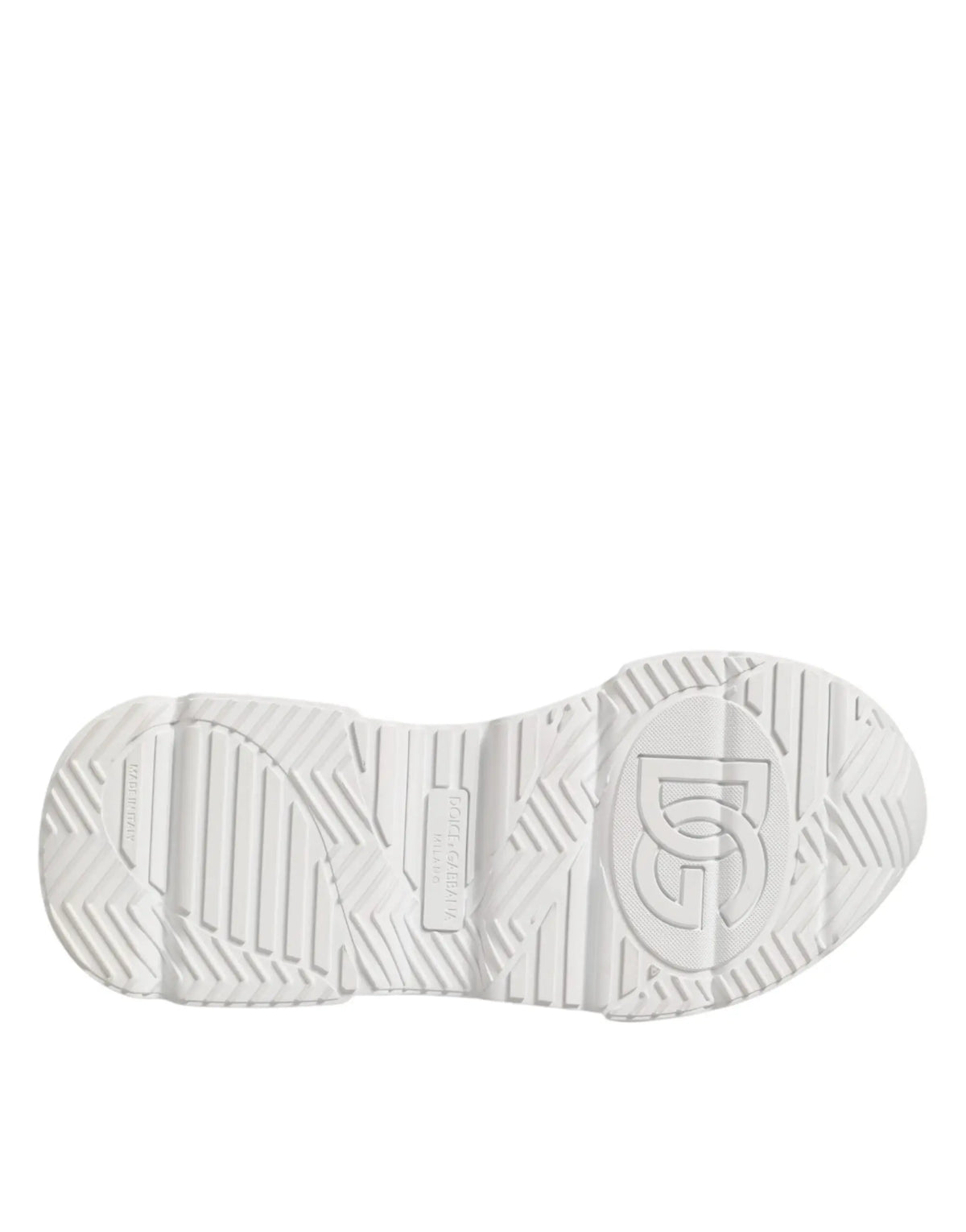 Semelle en caoutchouc blanche avec logo dg embossé et motif géométrique sur les sneakers dolce & gabbana daymaster en cuir