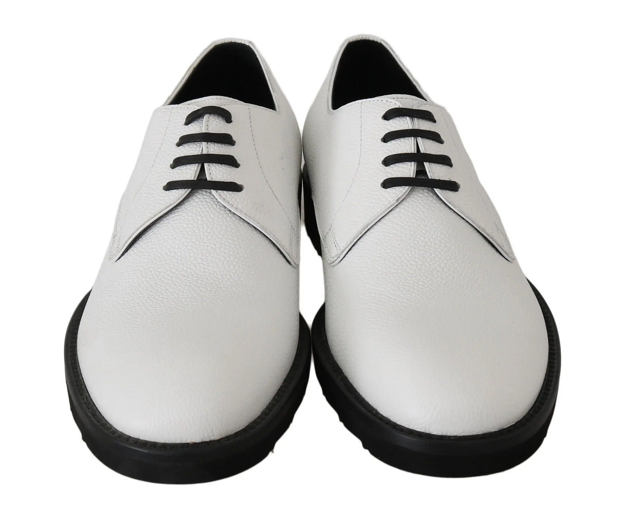 Dolce & gabbana derby blanc en cuir avec lacets noirs et semelles épaisses noires pour tenue formelle
