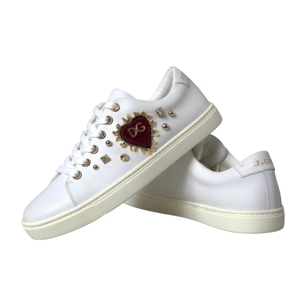 Baskets dolce & gabbana en cuir blanc avec cœur rouge doré et clous métalliques