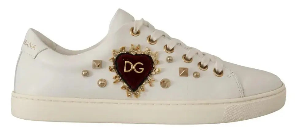 Baskets dolce & gabbana en cuir blanc avec cœur rouge et clous dorés et lettrage doré