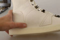 Bottes homme dolce & gabbana en cuir blanc avec lacets blancs et œillets métalliques hautes montantes crème
