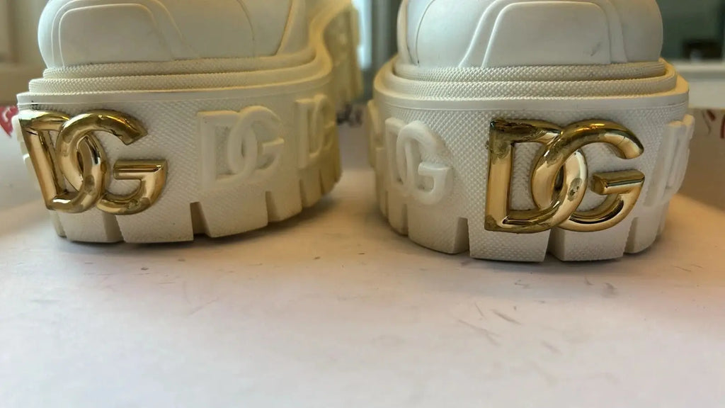 Baskets plateformes blanches en cuir dolce gabbana avec logo dg doré en ton sur ton
