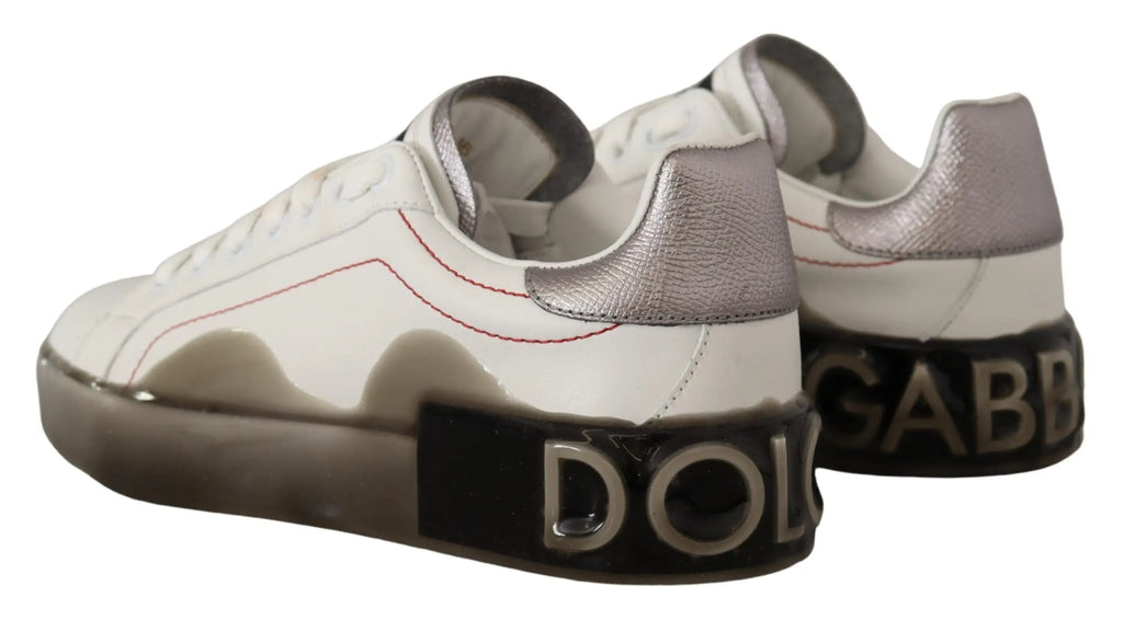 Baskets dolce & gabbana portofino pour femmes en cuir blanc et argent avec semelle en caoutchouc noir brillant et logo métallique
