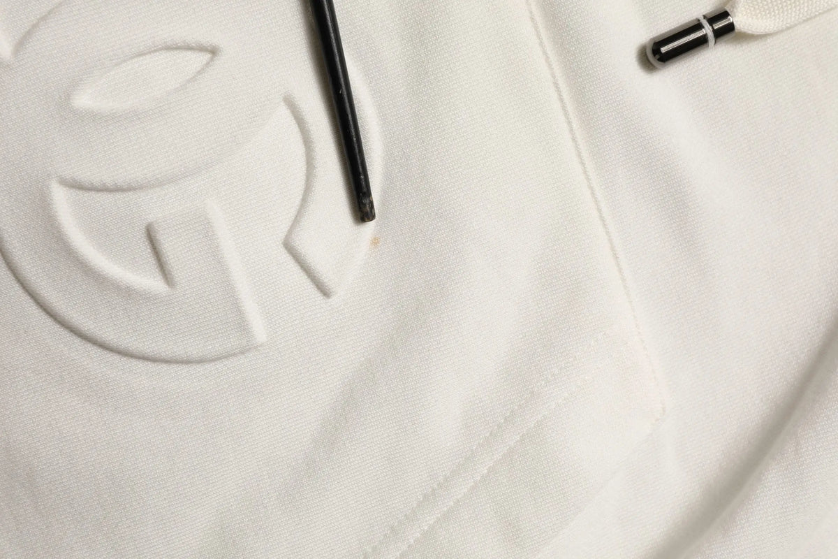 Sweat à capuche blanc dolce et gabbana avec logo circulaire discret embossé sur la poitrine