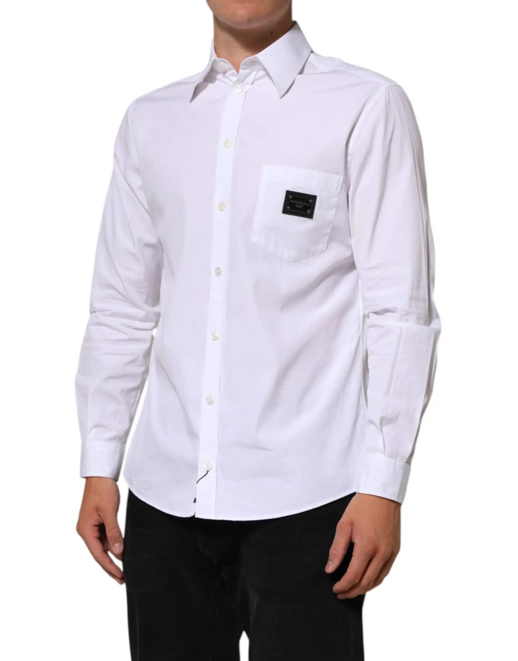 Chemise blanche à manches longues dolce gabbana avec plaque logo noire sur la poche poitrine pour un style formel