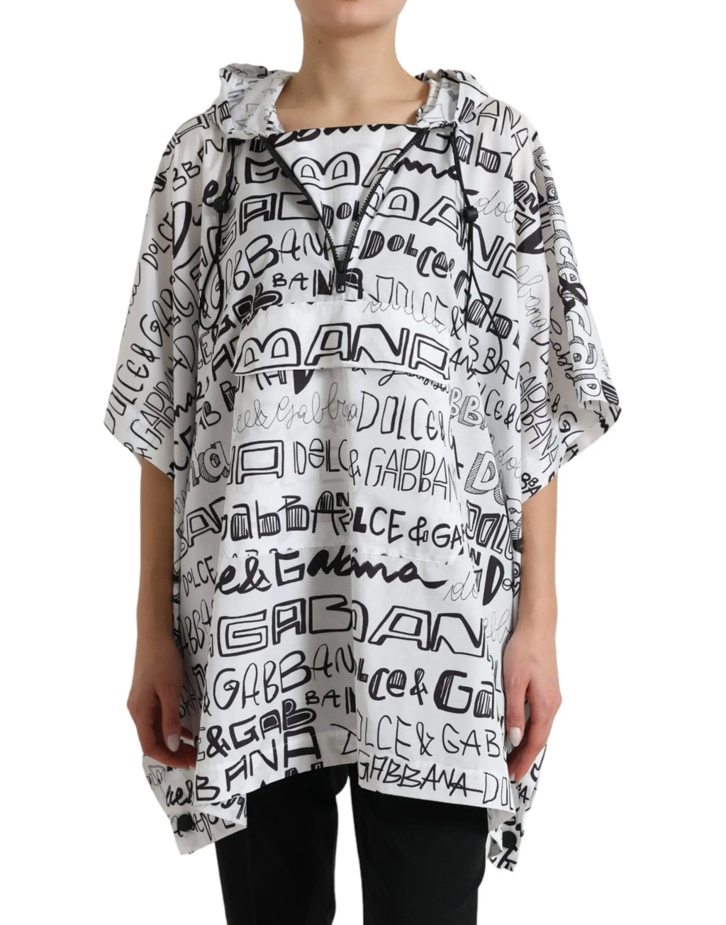 Dolce gabbana poncho blanc à capuche avec imprimé logo noir style manuscrit élégant et décontracté