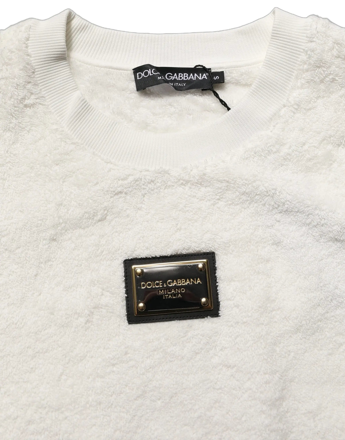 Sweatshirt dolce gabbana blanc avec tissu texturé duveteux et patch en cuir noir avec lettrage doré
