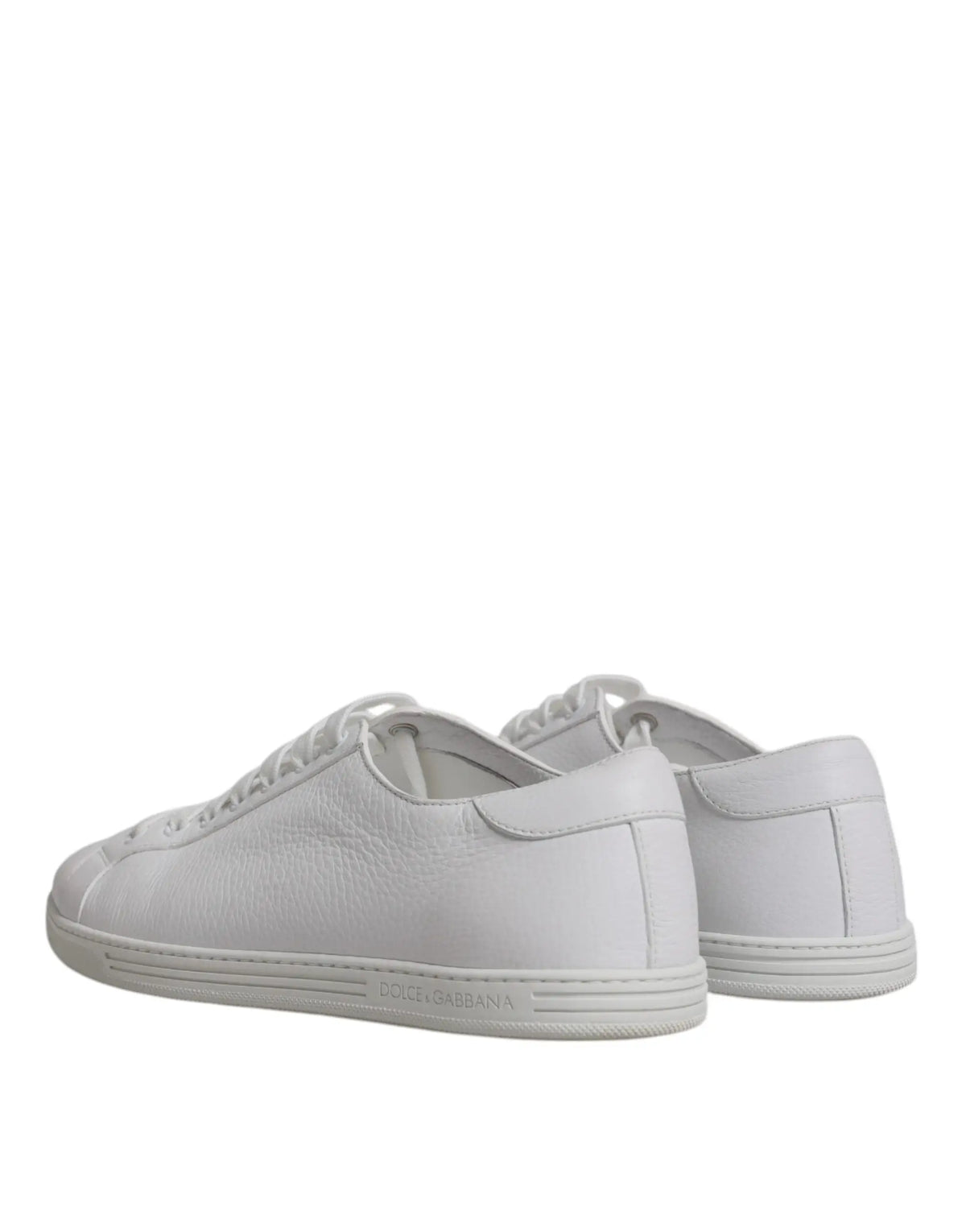 Vue arrière des baskets dolce & gabbana saint tropez blanches en cuir avec logo louis vuitton embossé au talon