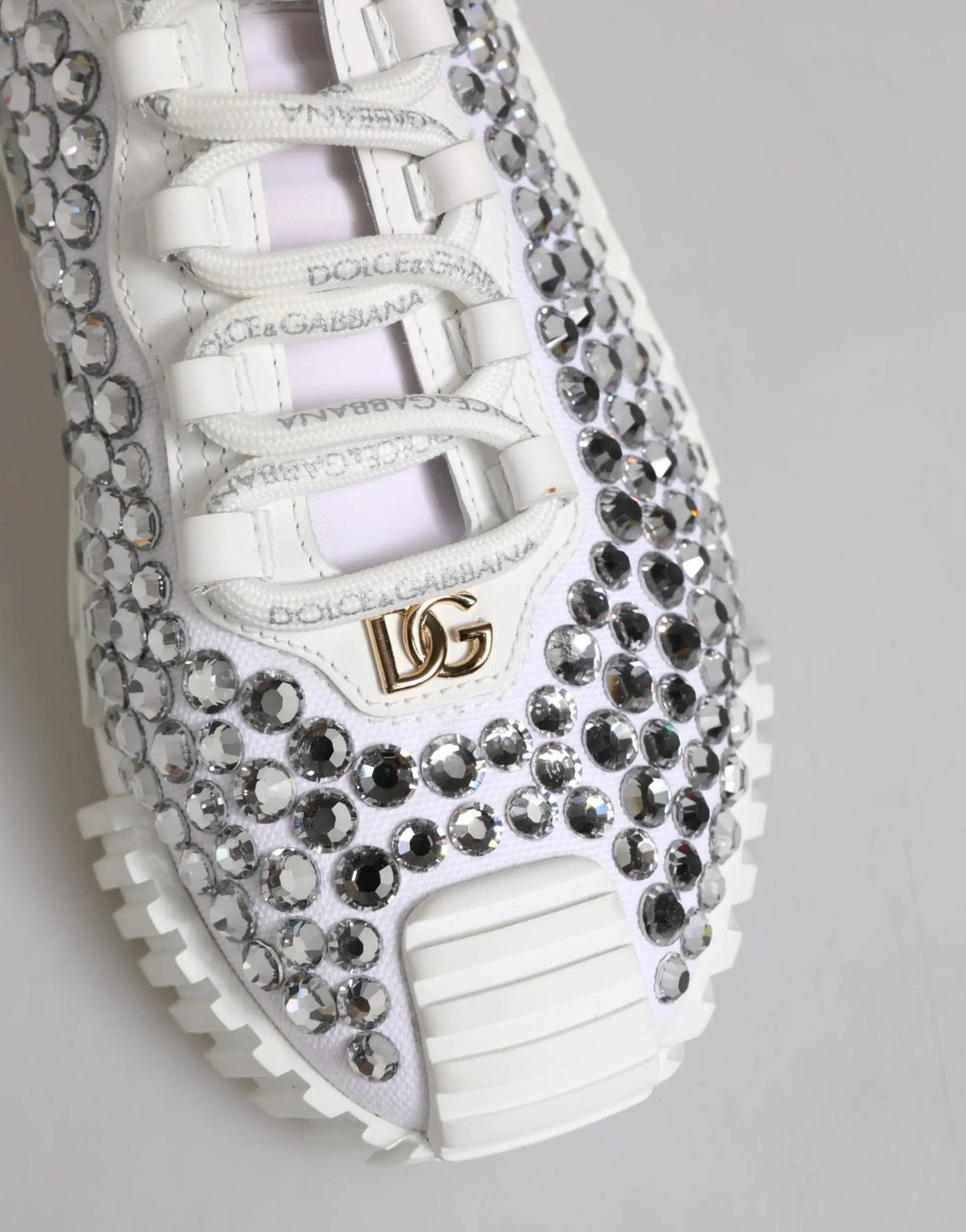 Baskets dolce & gabbana ns1 blanches en toile et cuir ornées de strass argentés et noirs scintillants