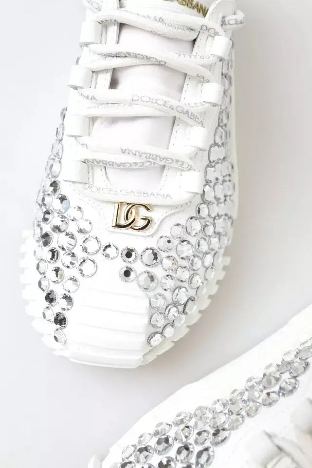 Baskets dolce & gabbana ns1 blanches en toile et cuir ornées de rhinestones clairs scintillants et logo doré