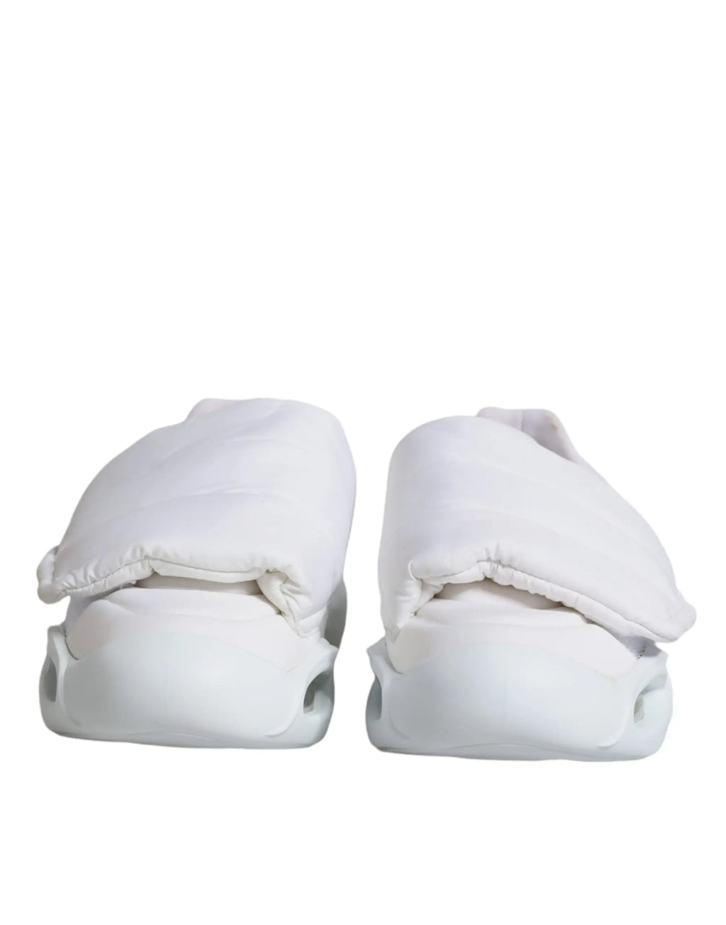 Couvertures de couches rembourrées blanches en tissu doux avec pliure délicate pour les chaussures basses dolce & gabbana
