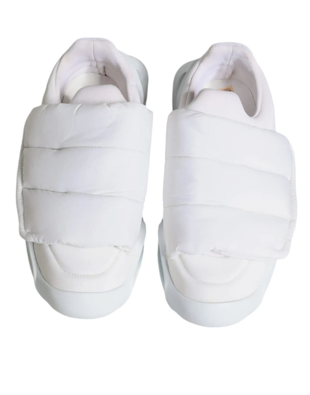 Dolce & gabbana baskets blanches basses en tissu matelassé avec semelles épaisses et design rembourré