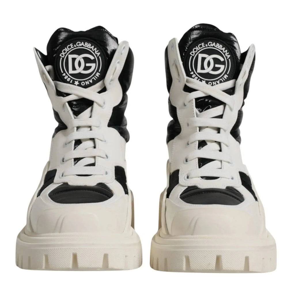 Bottes lacées mi-mollet blanches dolce & gabbana avec semelle épaisse et logo noir audacieux
