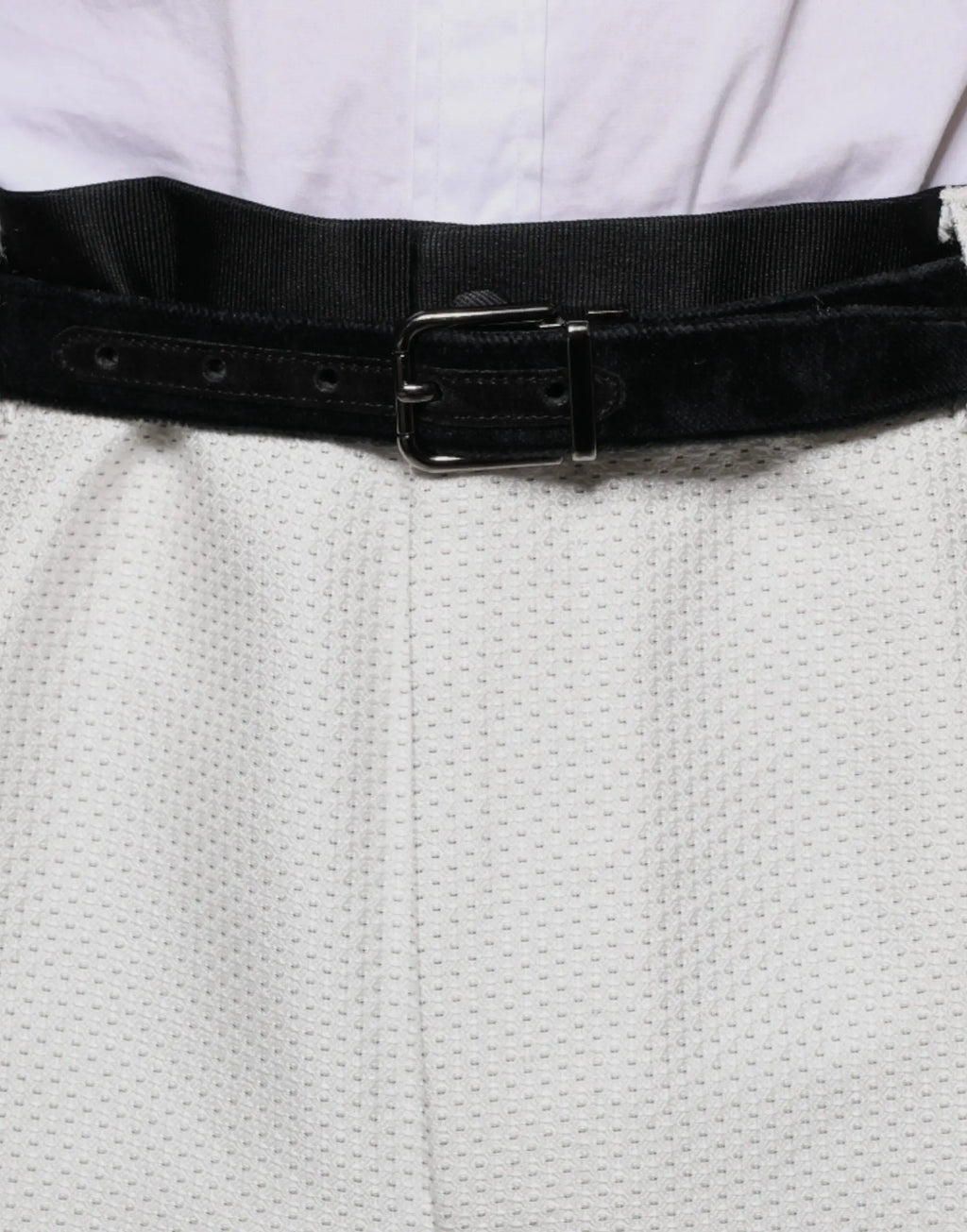 Ceinture en daim noir avec boucle en métal noir mat assortie au pantalon formel blanc en polyester dolce & gabbana