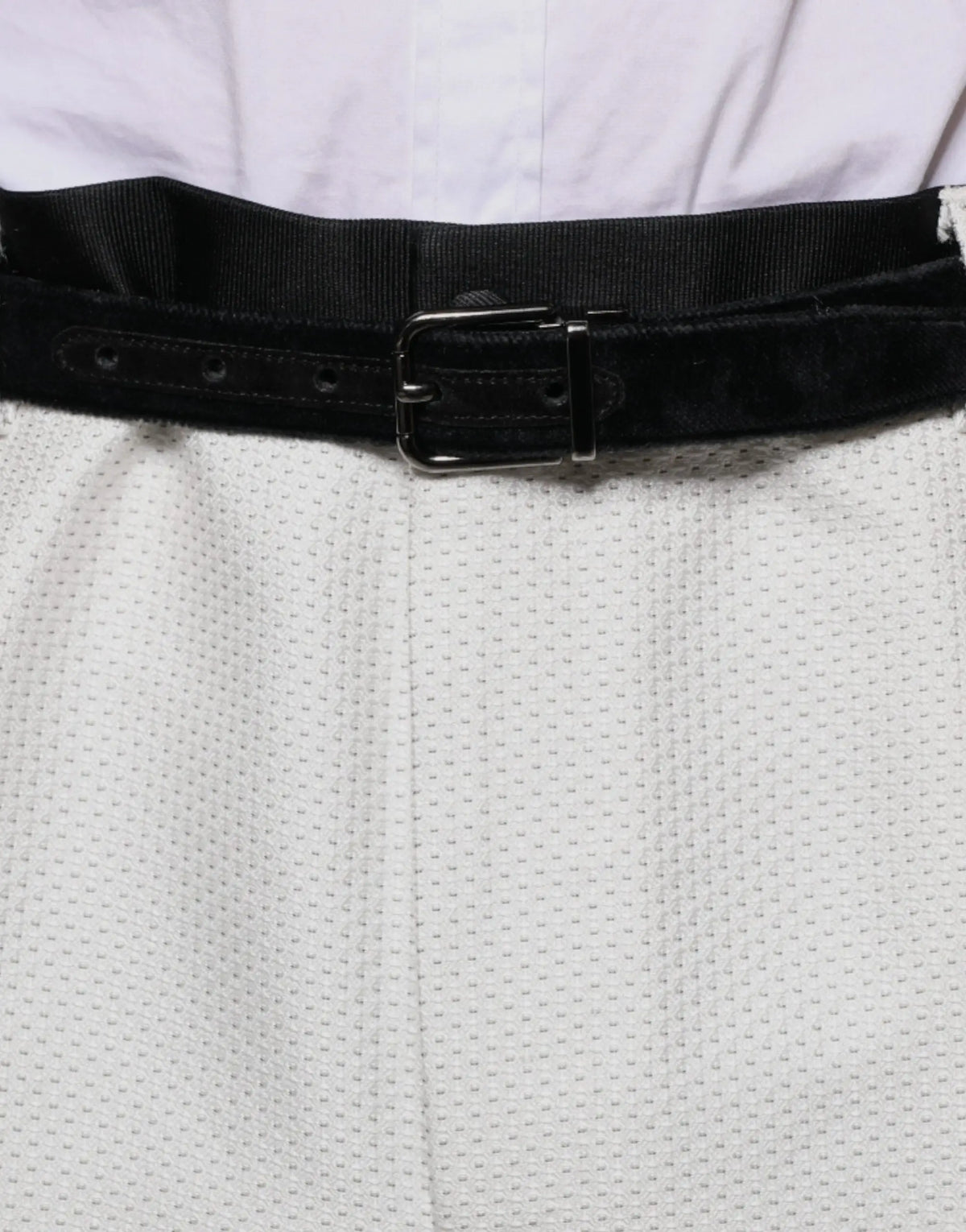 Ceinture en daim noir avec boucle en métal noir mat assortie au pantalon formel blanc en polyester dolce & gabbana