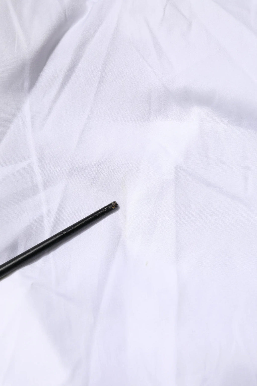 Stylo cylindrique noir avec finition mate et grip texturé pour chemise homme formelle en popeline de coton blanche dolce gabbana