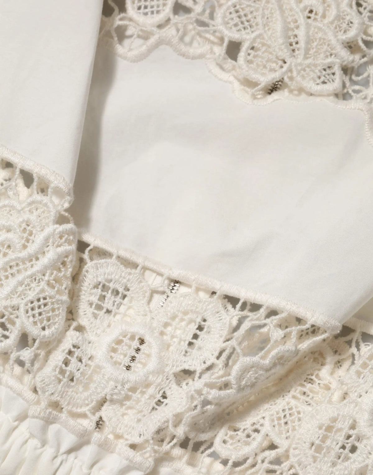 Débardeur dolce & gabbana blanc en popeline avec broderie ajourée et superposition en dentelle délicate
