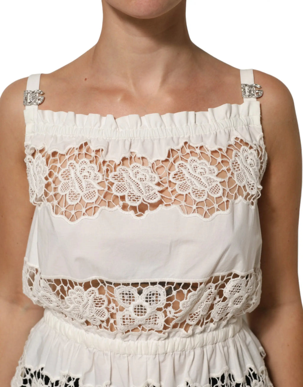 Débardeur dolce & gabbana en popeline blanche avec broderie ajourée florale et logo argenté dg sur les bretelles