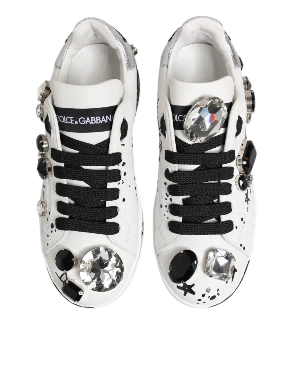 Baskets blanches dolce & gabbana portofino avec lacets noirs ornées de cristaux clairs et foncés et éclaboussures noires