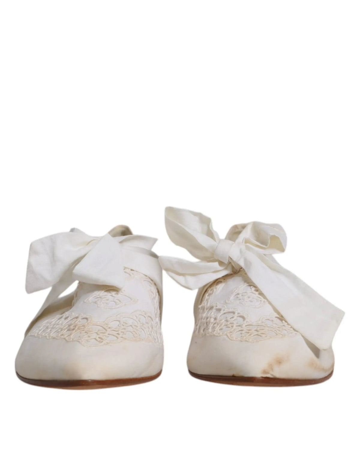 Chaussures ballerines dolce & gabbana en satin crème avec broderie en dentelle et nœuds assortis en tissu blanc