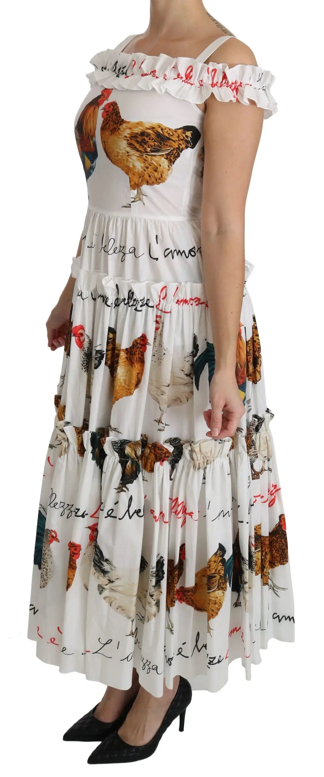 Robe midi en coton blanche dolce & gabbana à épaules dénudées avec imprimé poulet coloré et écritures cursives