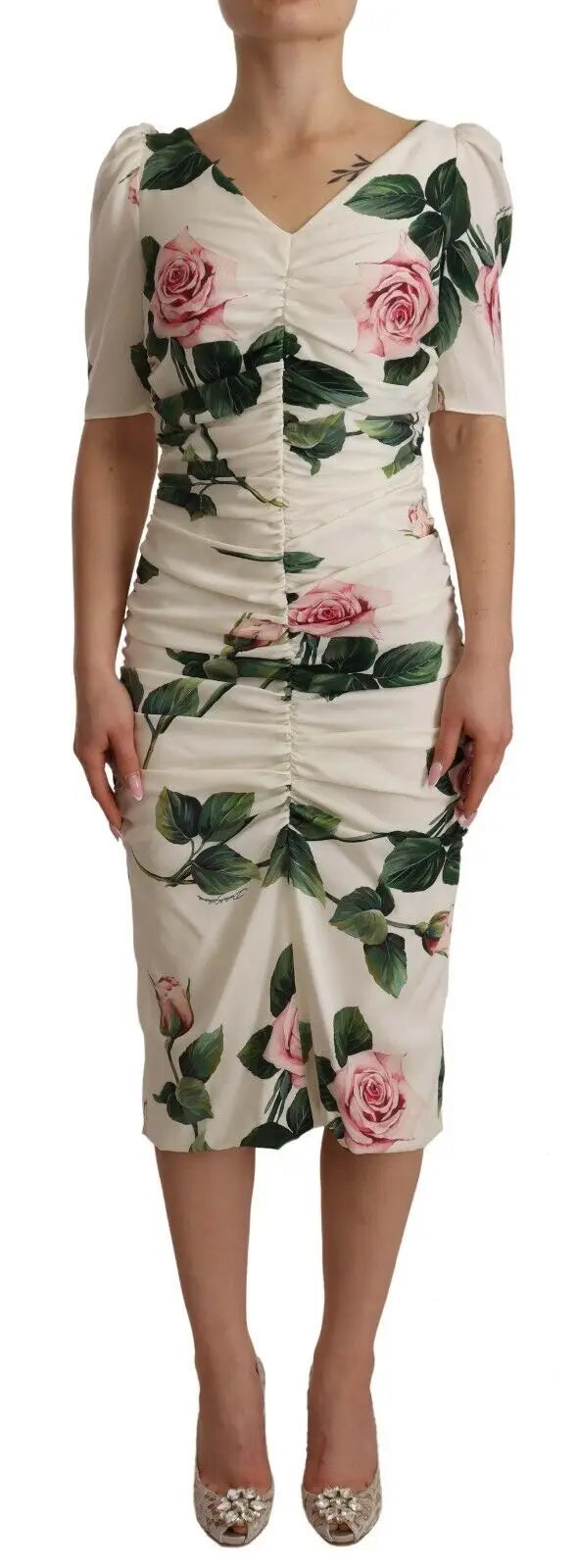 Robe midi crème en soie stretch plissée dolce & gabbana avec imprimé roses blanches manches courtes bouffantes et décolleté v