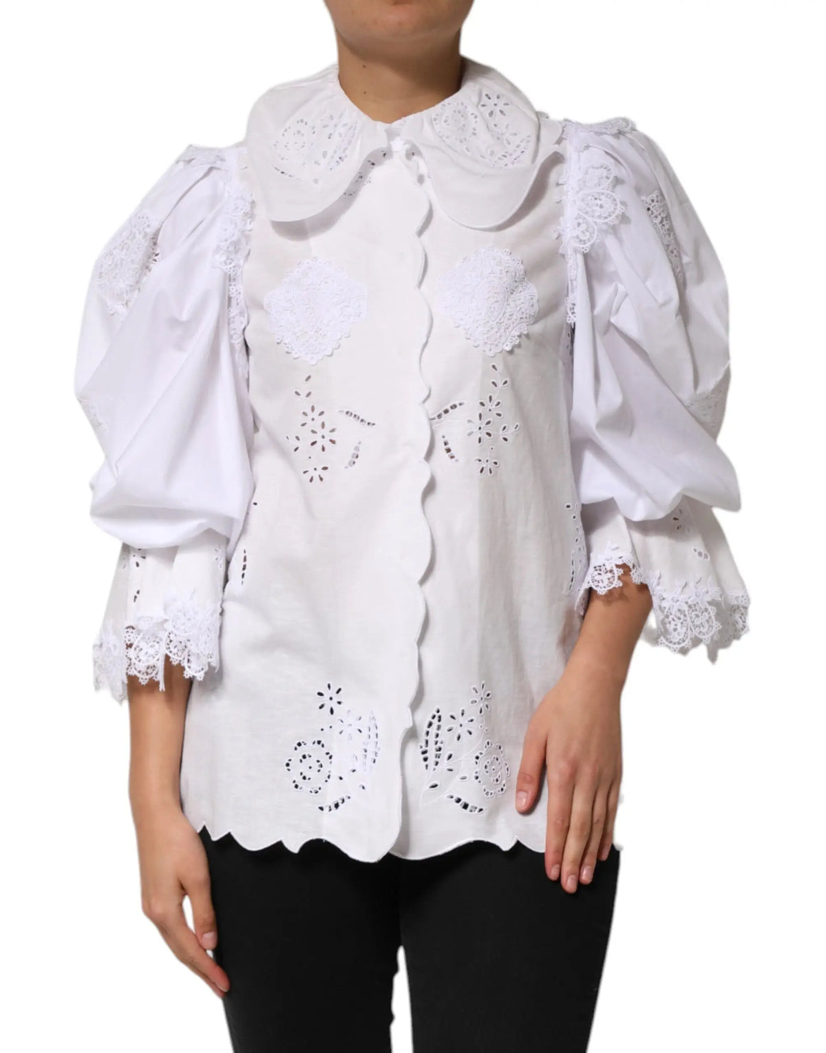 Blouse blanche dolce & gabbana en dentelle avec manches bouffantes et ourlet festonné