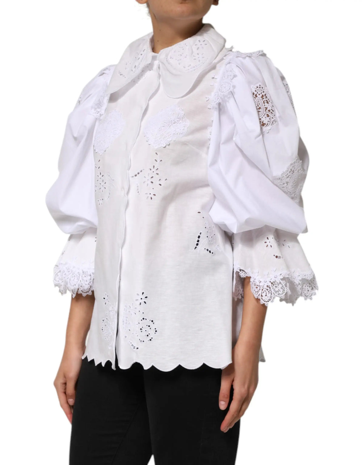 Blouse blanche dolce & gabbana en dentelle avec manches bouffantes et volants délicats