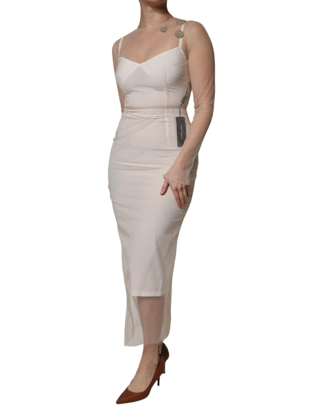 Une robe midi blanche dolce & gabbana en tulle transparent avec bustier et bretelles fines ajustée