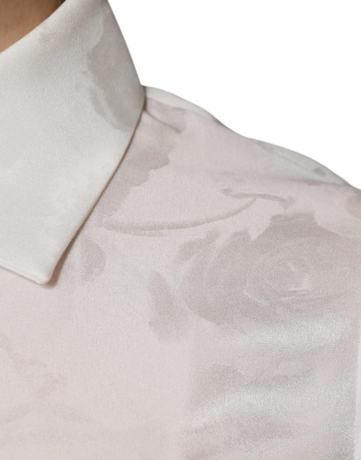 Chemise blanche en satin de soie dolce gabbana avec col structuré et motif subtil de roses manches longues