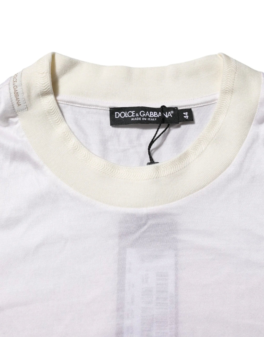 T-shirt manches longues en soie blanche dolce & gabbana avec col côtelé crème et étiquette noire de marque