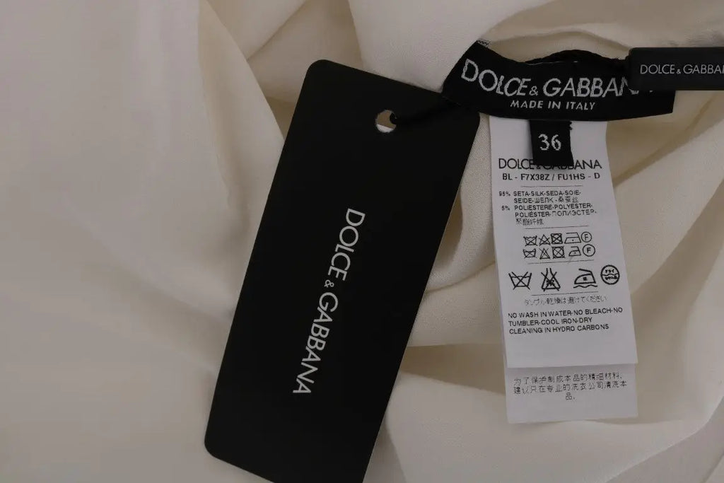 Étiquette noire dolce & gabbana avec texte blanc et taille 36 sur blouse blanche en soie italia is love