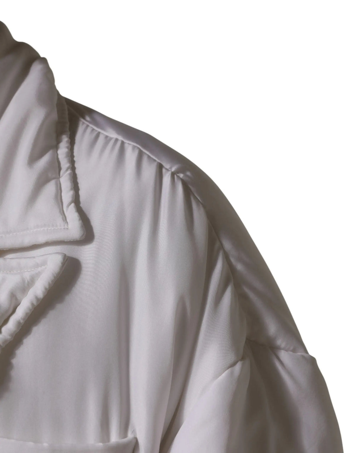 Dolce & Gabbana parka homme blanche en soie matelassée avec épaules rembourrées et finition tissu lisse